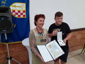 Supruga Vesna i unuk Fran s odličjem Gordana Čačića