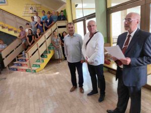 podjela Zbornika-Dražić i predstavnici 130. br. HV Osijek