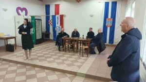 Ernestinovo-Vatrogasni dom 1