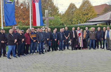 Svi sveti-počast braniteljima u Stenjevcu